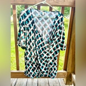 Plus size V-neck Surplice cross-over top Size 1X